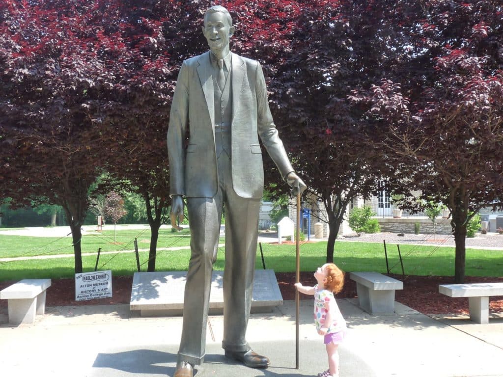 Statue of Wadlow created by Edward Englehardt Giberson