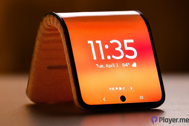 New Motorola Bendable Phone Concept Revealed at Lenovo Tech World 2023 (1)