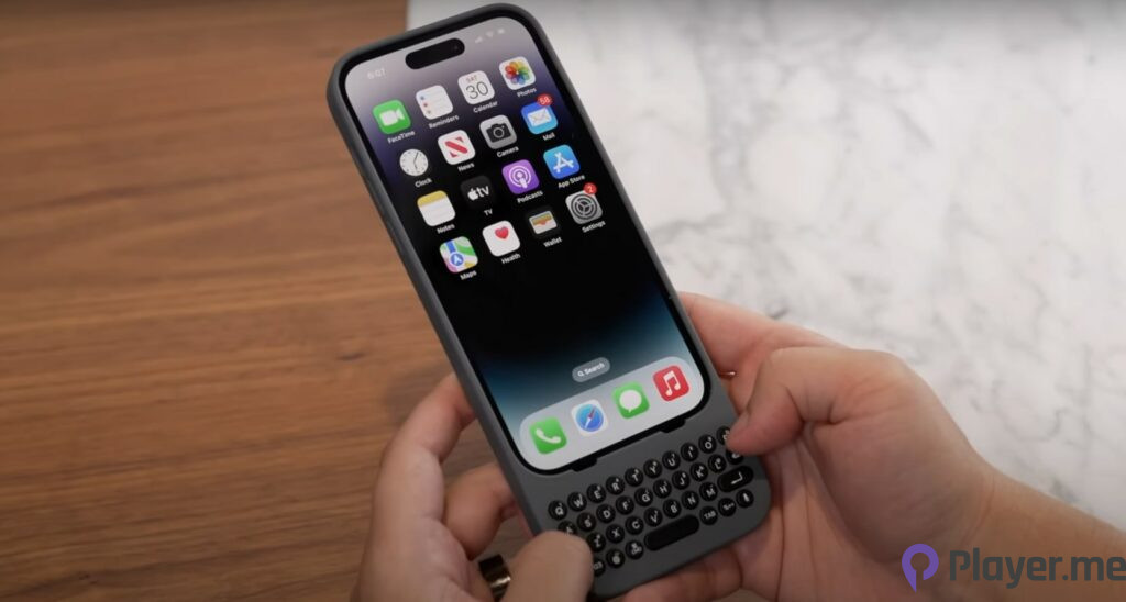 A Nostalgic Hit in 2024: Clicks, An iPhone Keyboard Case Inspired by BlackBerry for Content Creators